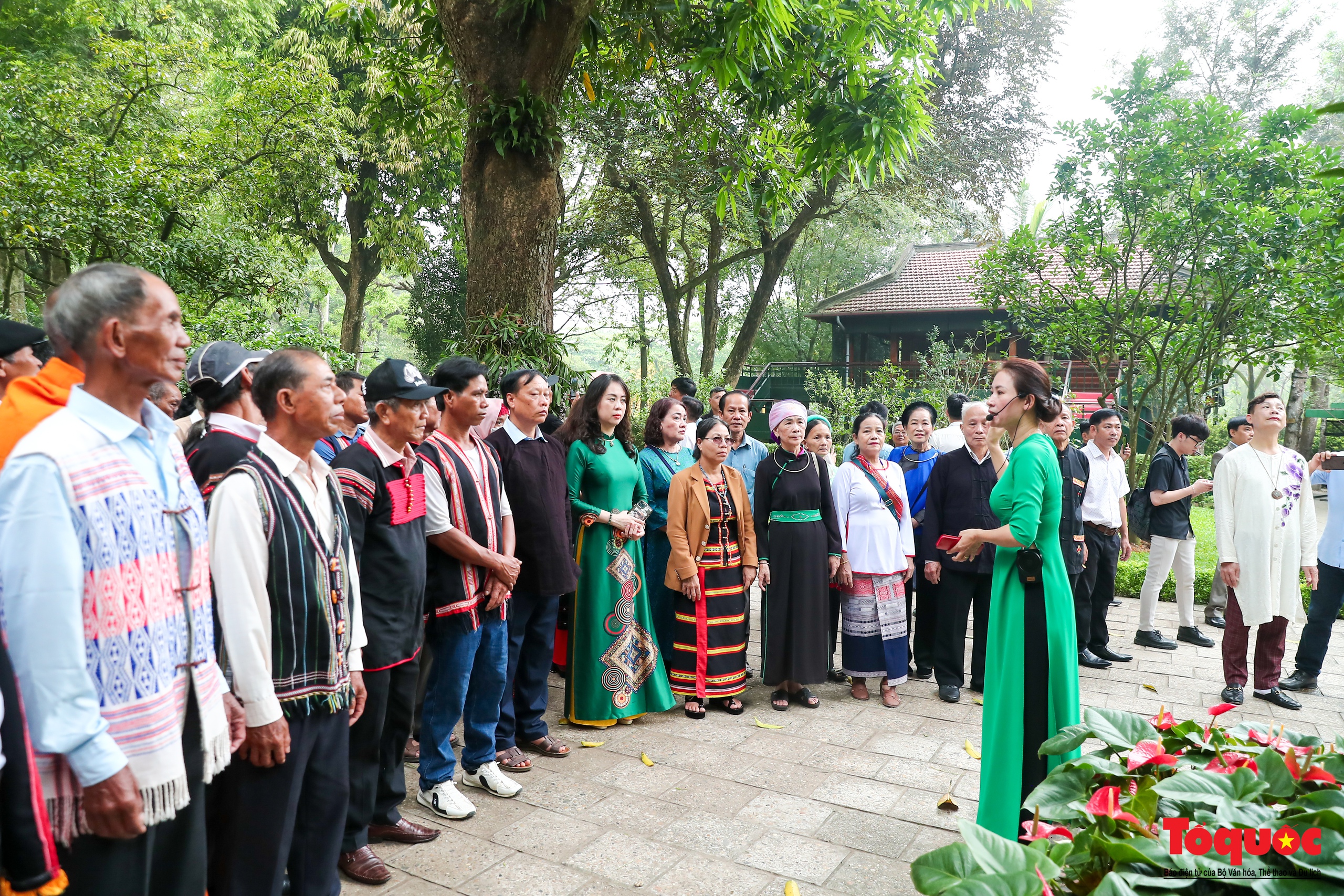 Đoàn đại biểu Già làng, Trưởng bản, Nghệ nhân các dân tộc Việt Nam báo công dâng Bác - Ảnh 13.